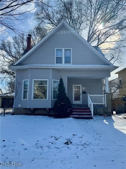 136 North Ave NE, New Philadelphia, OH 44663