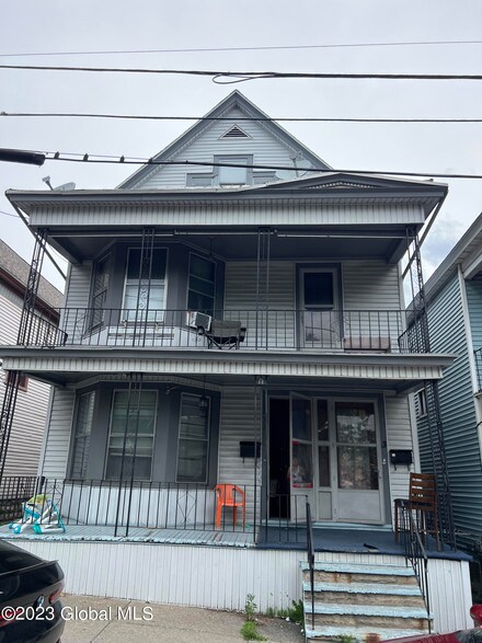 3 112th St, Troy, NY 12182