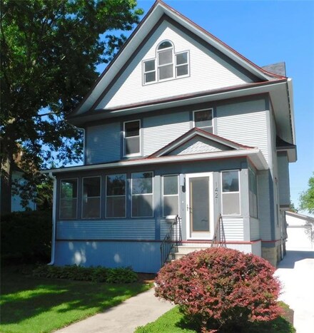 1421 Elm St, Grinnell, IA 50112