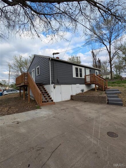 415 Mill St, Bethalto, IL 62010