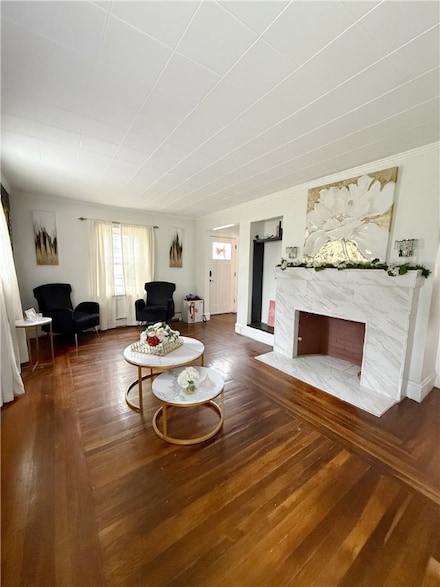 26 Westmore St, Cranston, RI 02910