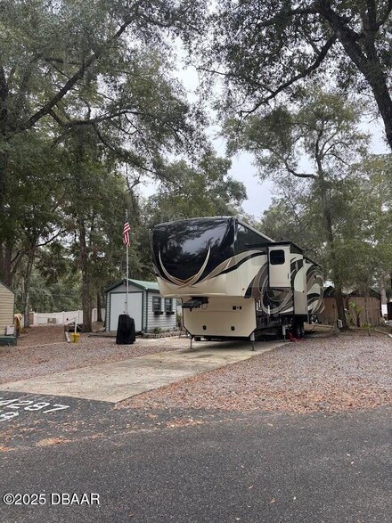 14287 NE 252nd Court Rd, Lake Kerr, FL 32134