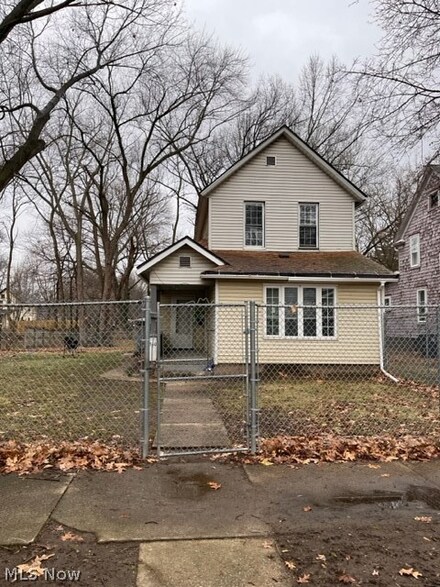 560 Schiller Ave, Akron, OH 44310