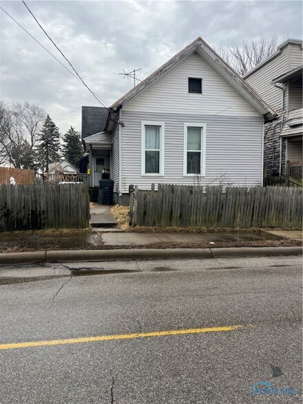 1036 Sherman St, Toledo, OH 43608