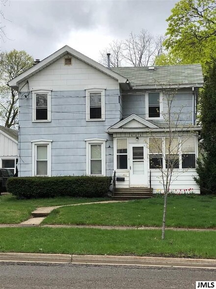 808 Steward Ave, Jackson, MI 49202
