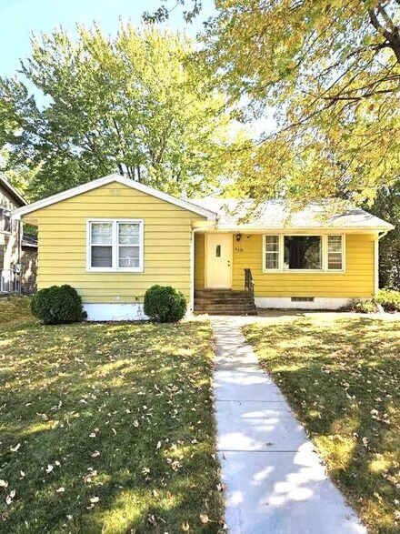 115 Cedar St S, Sauk Centre, MN 56378