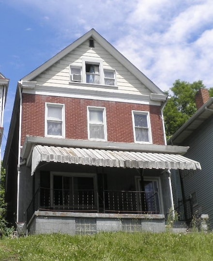 421 Fairview Ave, Turtle Creek, PA 15145