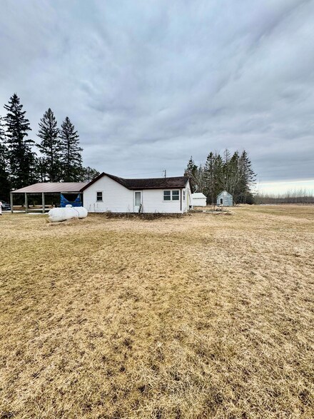 2092 39th St SE, Baudette, MN 56623