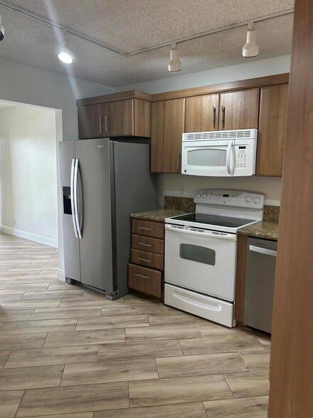 5751 Camino Del Sol Unit 404, Boca Raton, FL 33433