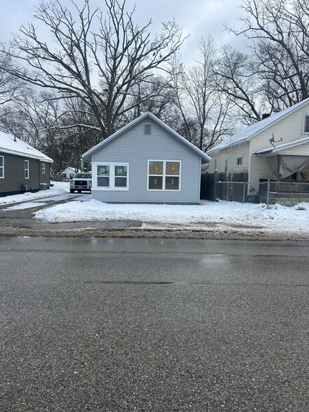 1882 S Getty St, Muskegon, MI 49442