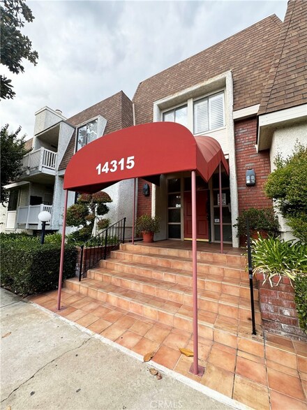 14315 Riverside Dr Unit 207, Sherman Oaks, CA 91423