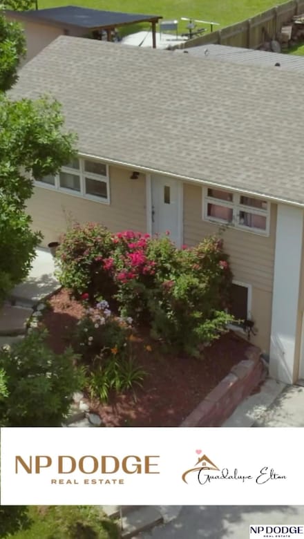6230 Park Lane Dr, Omaha, NE 68104