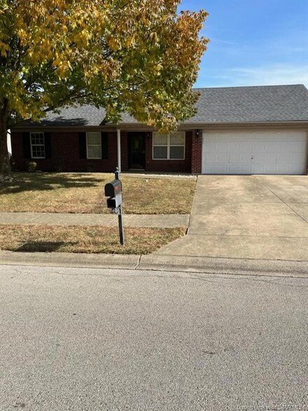 523 Old Creek Ln, Jeffersonville, IN 47130