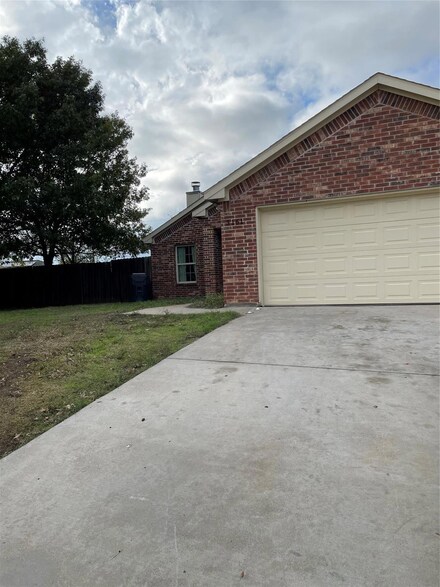 3161 Appaloosa Dr, Dallas, TX 75237