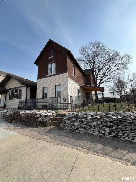 125 S 8th St, Quincy, IL 62301