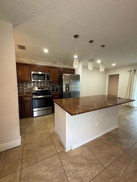 1343 Summit Run Cir, West Palm Beach, FL 33415