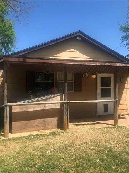 60201 W 9th St, Sulphur, OK 73086