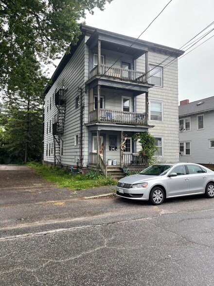 53 Wood St, Lewiston, ME 04240