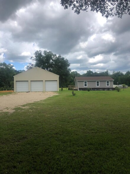 75 Paraiso St, Cottonwood, AL 36320