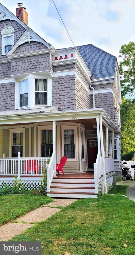 935 Edgewood Ave, Trenton, NJ 08618