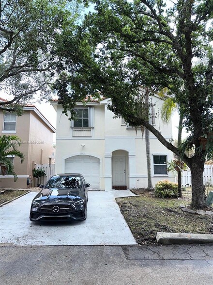 3945 Fern Forest Rd, Hollywood, FL 33026