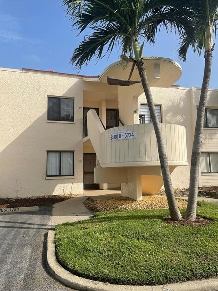 5724 La Puerta Del Sol Blvd S Unit 247, Saint Petersburg, FL 33715