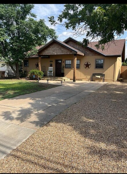 1908 E 11th Place, Big Spring, TX 79720