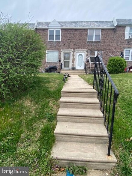 335 Westmont Dr, Darby, PA 19023