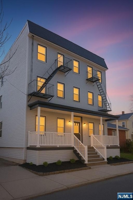 42 Lester St, Wallington, NJ 07057