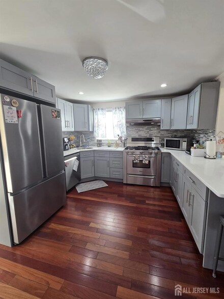 104 Standiford Ave, Sayreville, NJ 08872