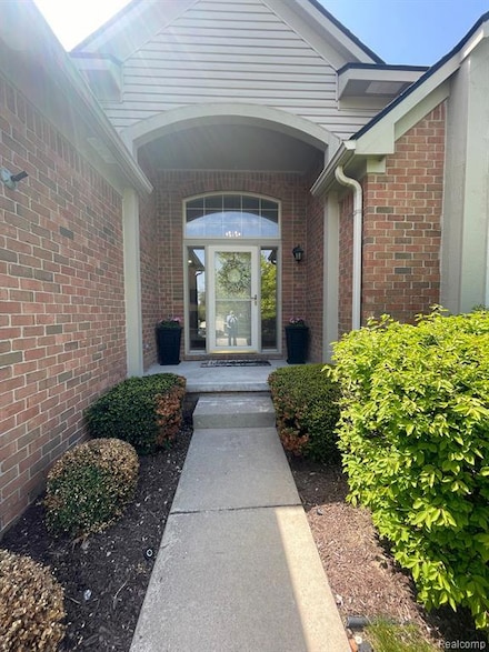 6181 Warwick Dr, Commerce Township, MI 48382