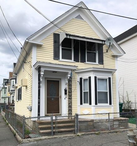 45 W L St, Lowell, MA 01850