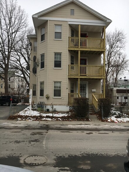 190 Dewey St, Worcester, MA 01610
