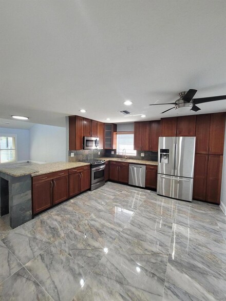 472 Deer Creek Wildwood Ln E, Deerfield Beach, FL 33442