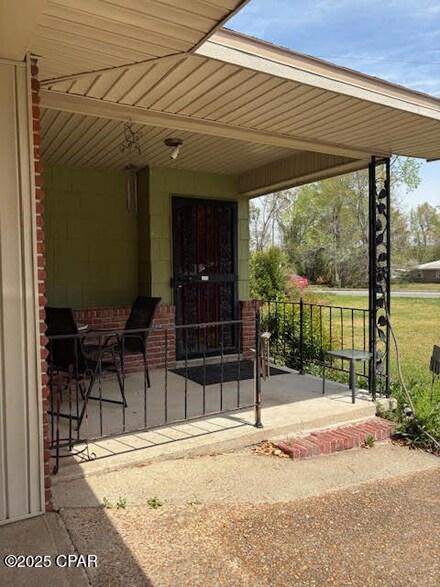 2993 Noland St, Marianna, FL 32446