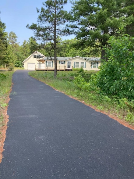 15291 Michigan 134, de Tour Village, MI 49725