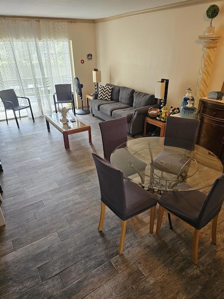 5002 NW 35th St Unit 209, Lauderdale Lakes, FL 33319
