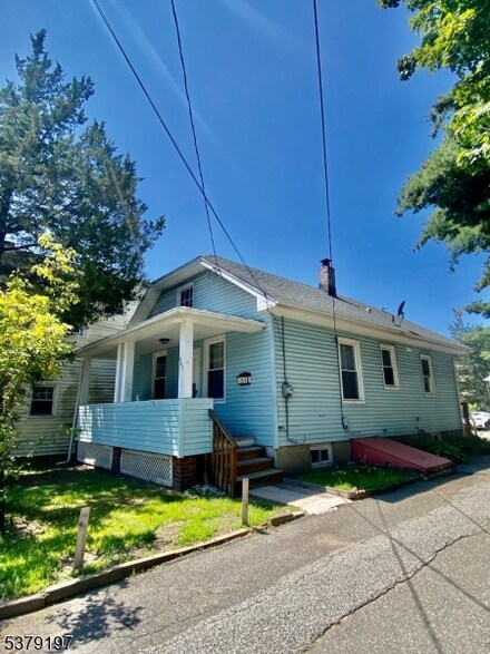 665 Ringwood Ave, Wanaque, NJ 07465