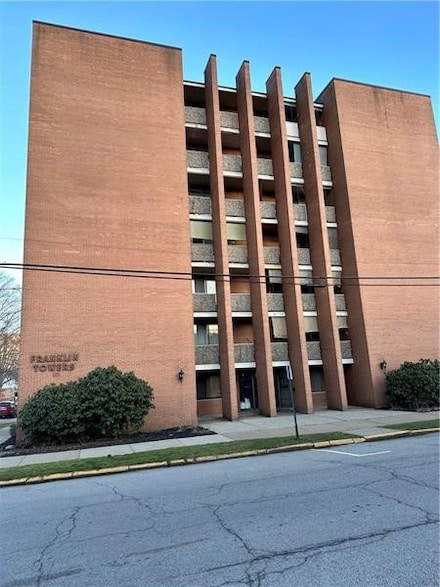 1326 6th Ave Unit 401, Beaver Falls, PA 15010