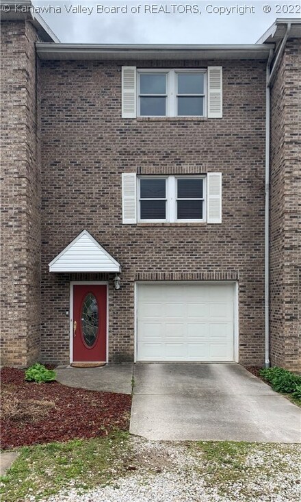 3 Brick Cir, Charleston, WV 25313
