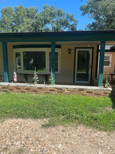 134 S Simpson Rd, Salina, KS 67401