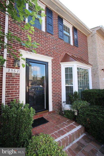 2562 Nicky Ln, Alexandria, VA 22311