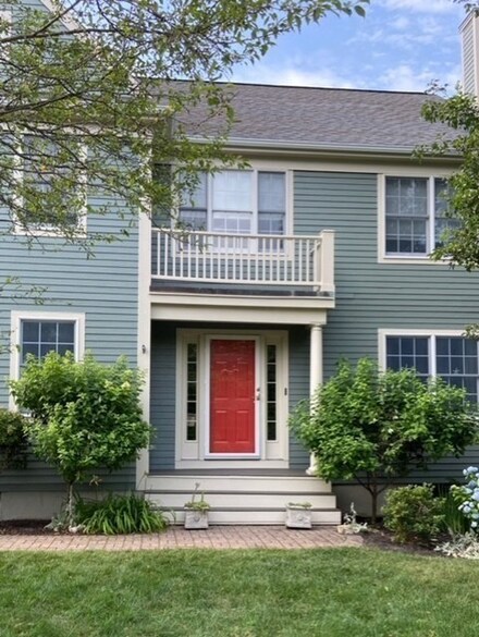 5 Bantry Dr, East Weymouth, MA 02189