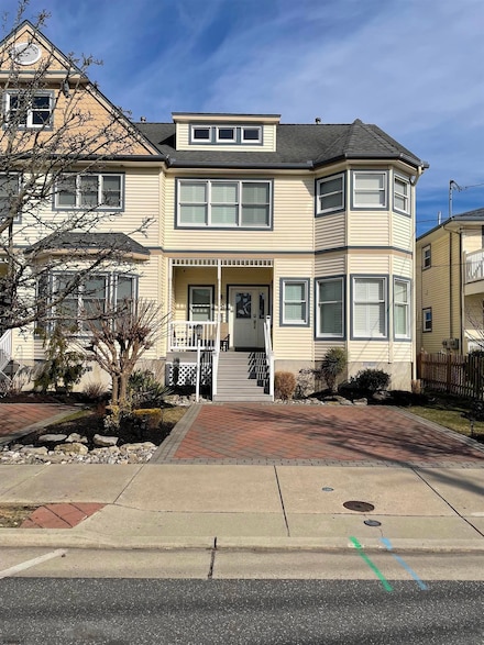 29 N Jefferson Ave, Margate City, NJ 08402