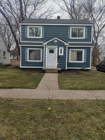 1073 Monroe St, Benton Harbor, MI 49022