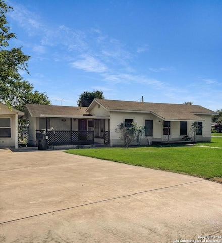 200 N Irvin St, Falls City, TX 78113