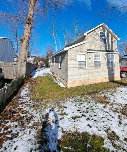 419 E Yates St, East Syracuse, NY 13057