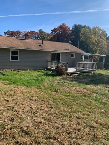 12 Squire Ln, Bellingham, MA 02019
