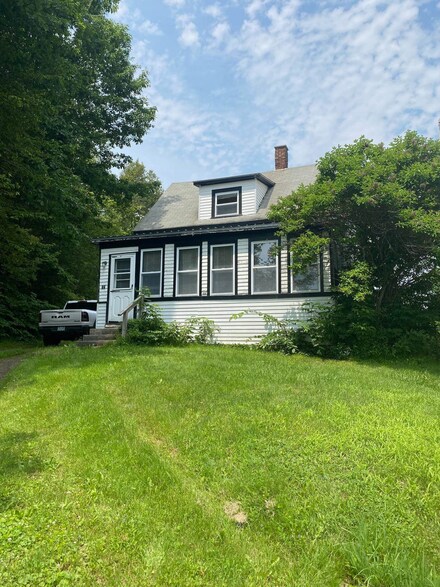12 Water St, Lancaster, NH 03584