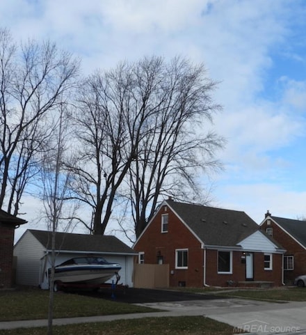 27247 Leroy St, Roseville, MI 48066